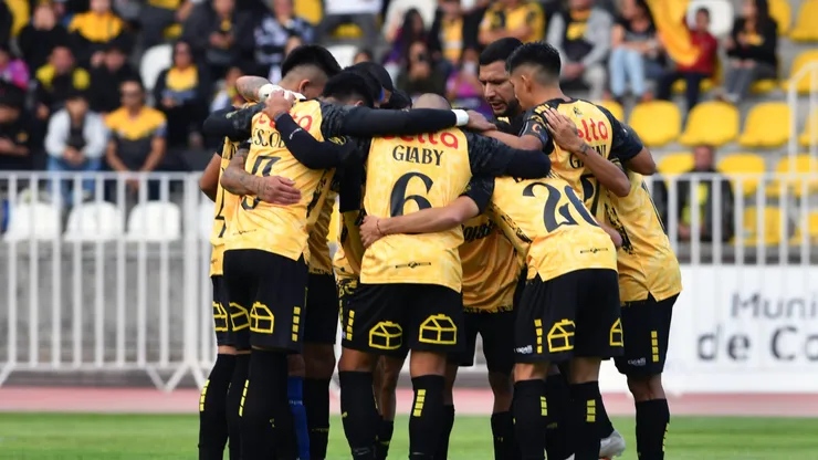 Coquimbo Unido recibe a Sportivo Luqueño.
