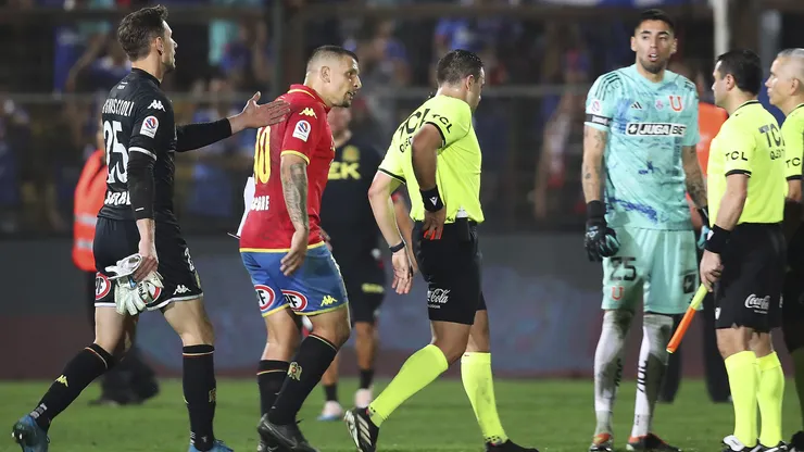 Emiliano Vecchio fue expulsado por Diego Flores a raíz de sus reclamos.