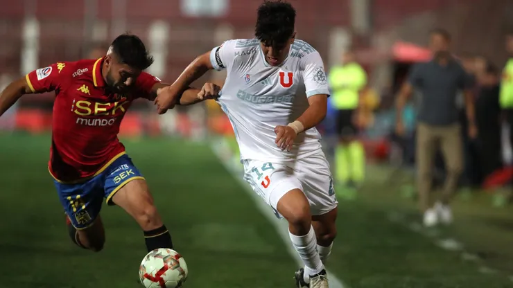Piden afirmar al lateral en Universidad de Chile.