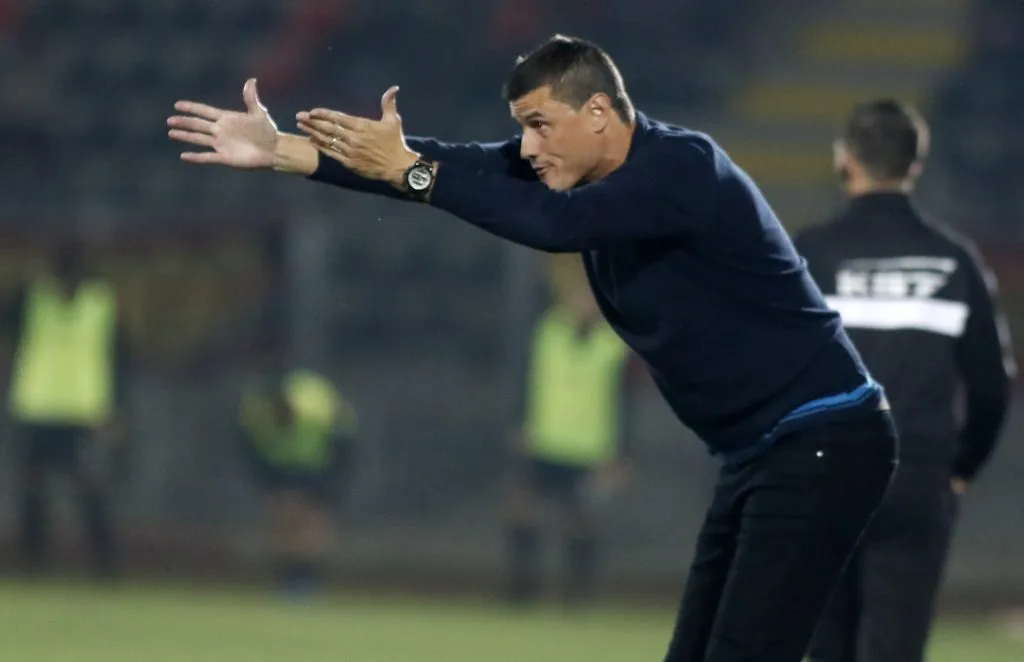 Germán Cavalieri da indicaciones en Rangers de Talca. (Jose Robles/Photosport).