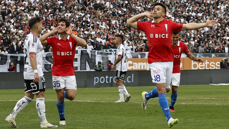 Clemente Montes y Alexander Aravena festejan ante Colo Colo.