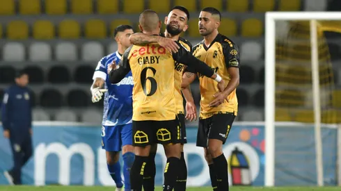 La alegría de los futbolistas de Coquimbo tras imponerse a Cobreloa.