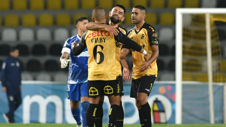 La alegría de los futbolistas de Coquimbo tras imponerse a Cobreloa.