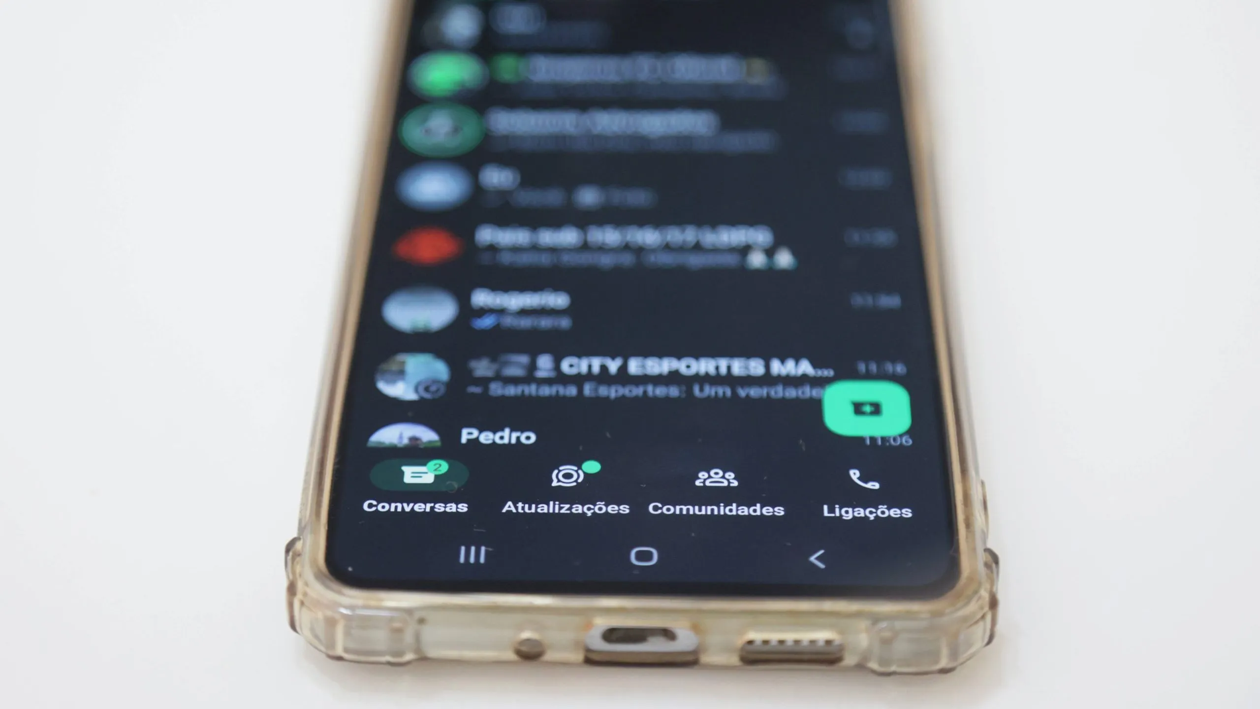 CAMPO MOURÃO, PR – 04.04.2024: WHATSAPP VAI PASSAR POR NOVAS MUDANÇAS – The WhatsApp application will undergo new changes. The watershed date, according to the company, will be April 11, 2024. The Goal will make changes to some guidelines, in addition to formulating new regulations and conditions of use. In the photo, a cell phone with the WhatsApp application logo. x2517441x PUBLICATIONxNOTxINxBRA DirceuxPortugal