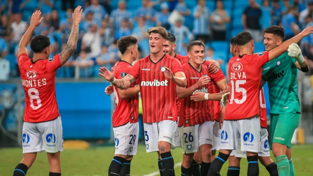 Huachipato, otro de los chilenos brillando entre Libertadores y Sudamericana, quiere seguir encendido tras su triunfo en Brasil. Foto: Photosport.