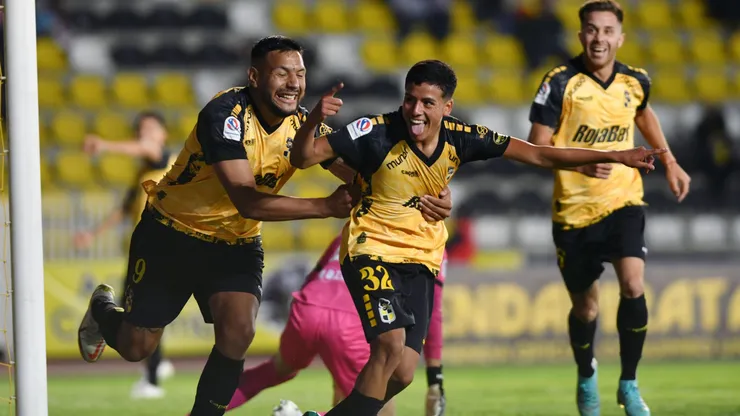 Con 17 años marcó dos goles a Cobreloa.