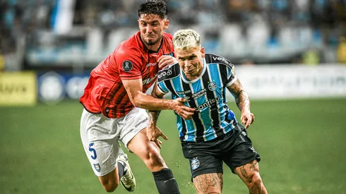 Felipe Loyola anuló a Yeferson Soteldo en el choque entre Huachipato y Gremio.