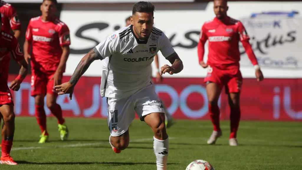 Marcos Bolados toma el lugar de Carlos Palacios en la formación de Colo Colo ante Cobreloa. Foto: Photosport.
