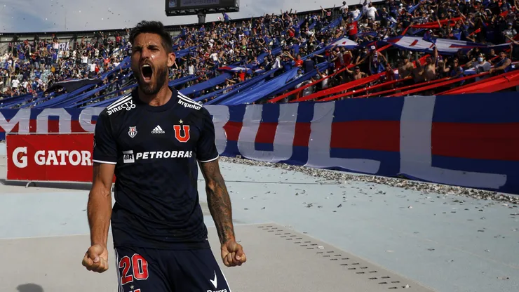 Larrivey celebrando uno de sus tantos goles en la U.