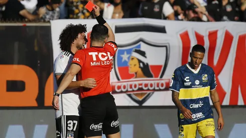 El defensor fue expulsado ante Everton.