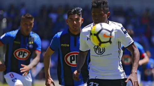 Alexander Bolaños jugando por Colo Colo.