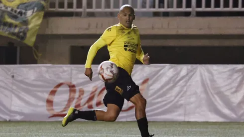 Humberto Suazo nuevamente mueve las redes por San Luis.