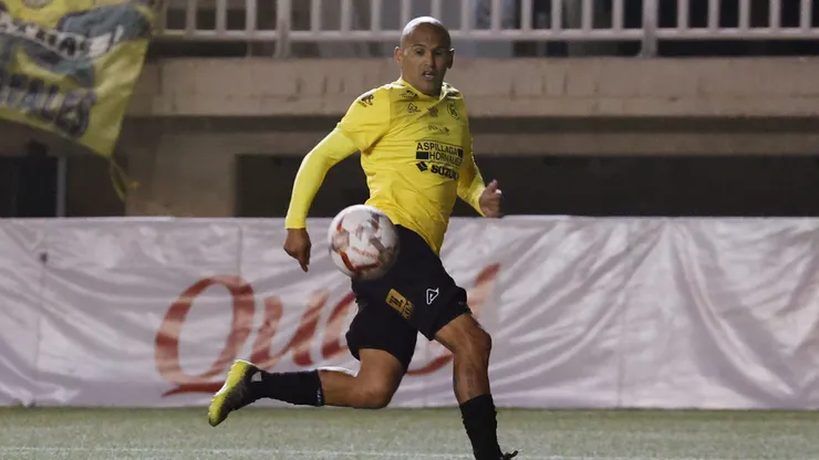 Humberto Suazo nuevamente mueve las redes por San Luis.