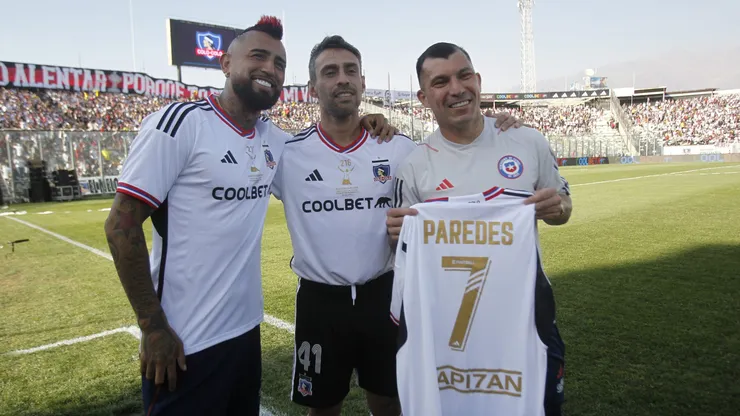 Medel visitó a Colo Colo en Río y Mosa bromeó con el jugador