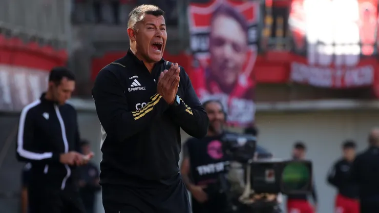 Jorge Almirón puede recibir un castigo tras lo ocurrido en el partido con Ñublense.