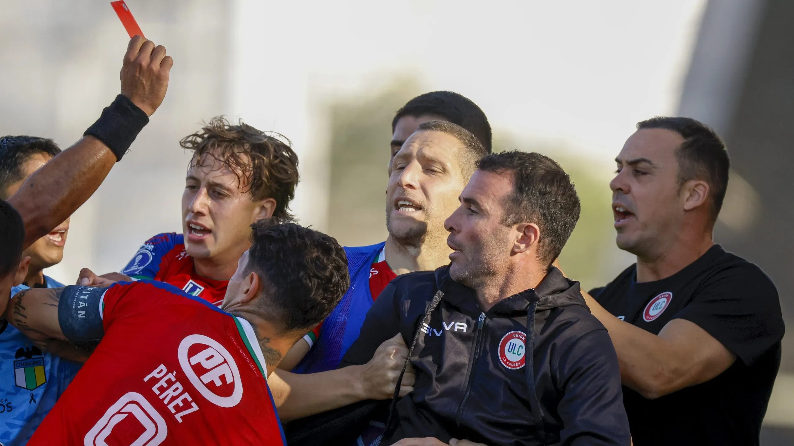 Manuel Fernández y una acción burda para su expulsión | Photosport