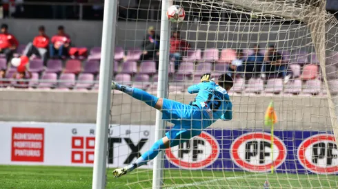 José Sanhueza no pudo hacer nada para evitar ese golazo.