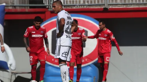 Leandro Benegas mostró un bajo nivel en Colo Colo ante Ñublense.