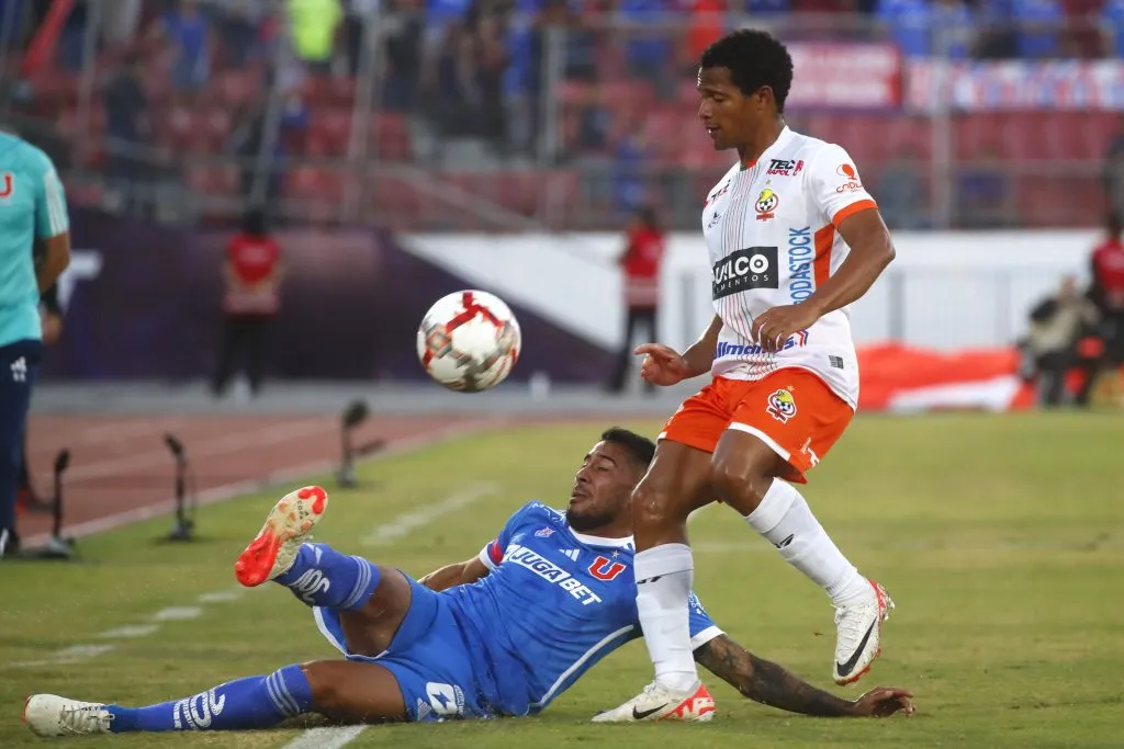 César Munder fue la bestia negra de la U, que impidió que saltara a la punta en solitario. Foto: Jonnathan Oyarzun/Photosport