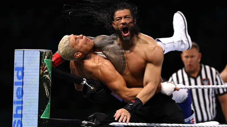 Reigns y Rhodes disputan el Campeonato Universal Indiscutible en un combate de Bloodline Rules.