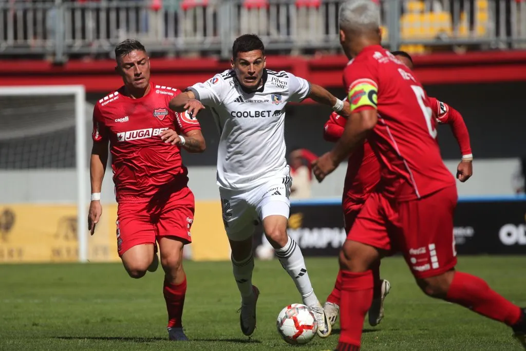 Cepeda sale lesionado en Colo Colo. (Foto: Photosport)