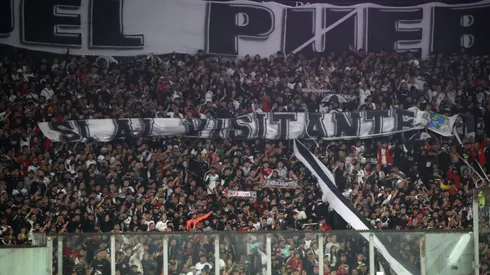 Los hinchas de Colo Colo tienen un nuevo producto albo. Foto: Photosport