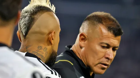 Almirón sacó en los últimos minutos a Vidal ante Cerro Porteño.