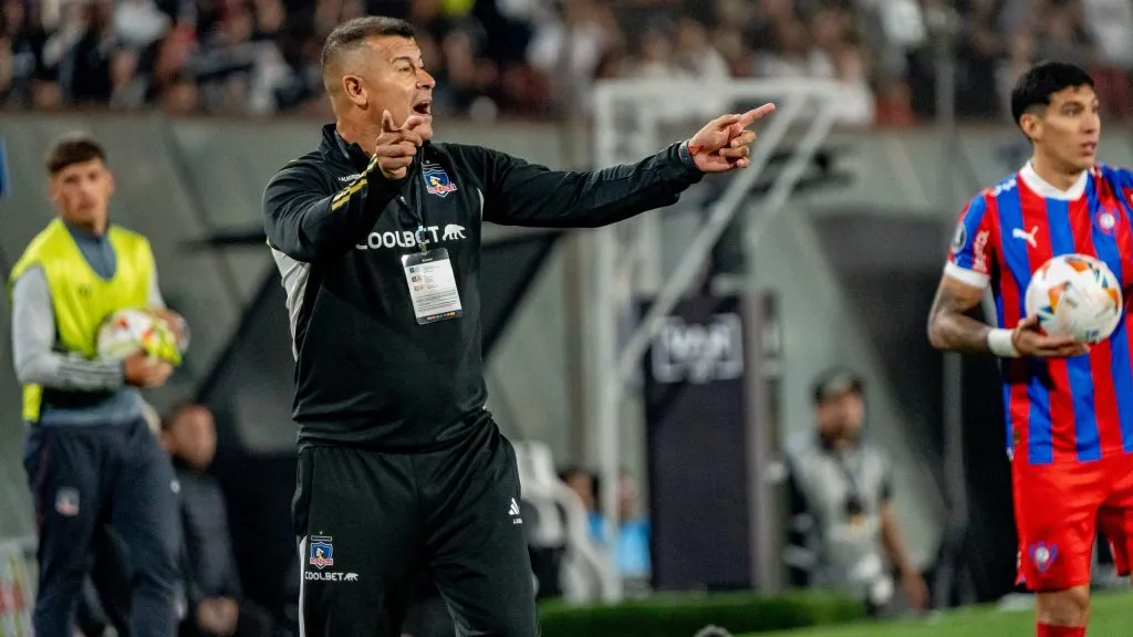Jorge Almirón tiene un nuevo problema en Colo Colo. Foto: Photosport.