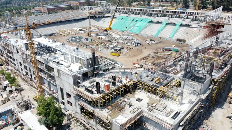 El nuevo estadio de la Católica avanza y toma pinta europea.