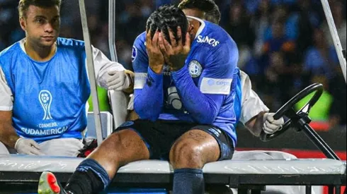 Así salió el goleador de Belgrano de la cancha en el estadio Mario Alberto Kempes.