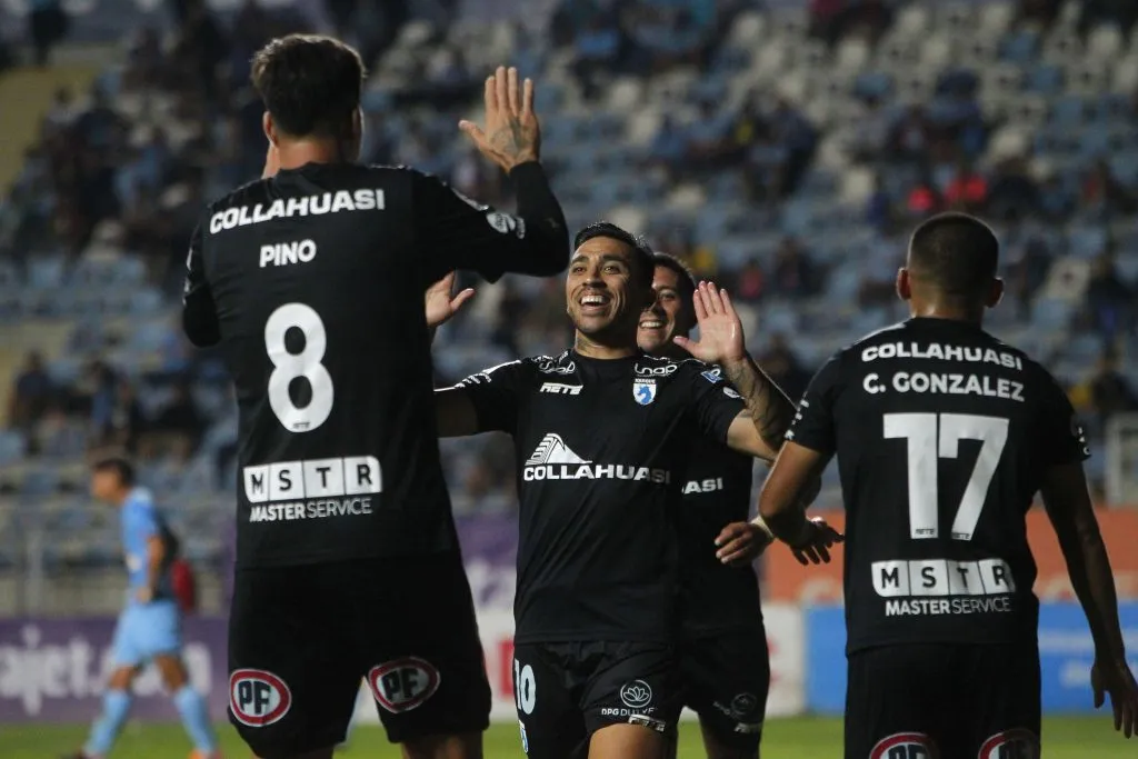 Steffan Pino y Edson Puch festejan uno de los goles en la gran victoria ante O’Higgins. (Jorge Loyola/Photosport).