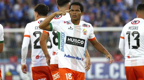 César Munder anotó sus dos goles ante uno de los punteros.