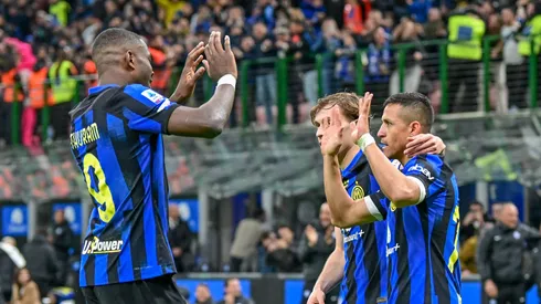 Alexis celebra su gol ante Empoli con Thuram, uno de los delanteros con pólvora mojada