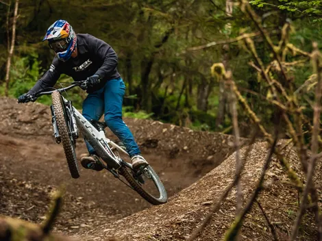 Pedro Burns la rompe en el inicio del Open Shimano Latam