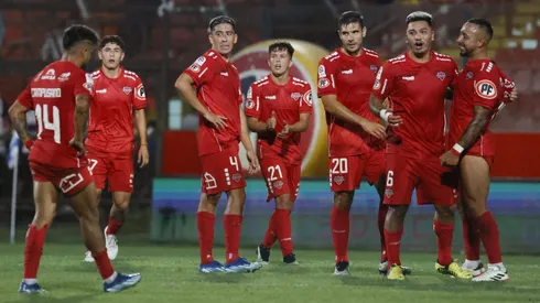 Ñublense tiene cuatro bajas para recibir a Colo Colo, aunque recupera a un bastión.