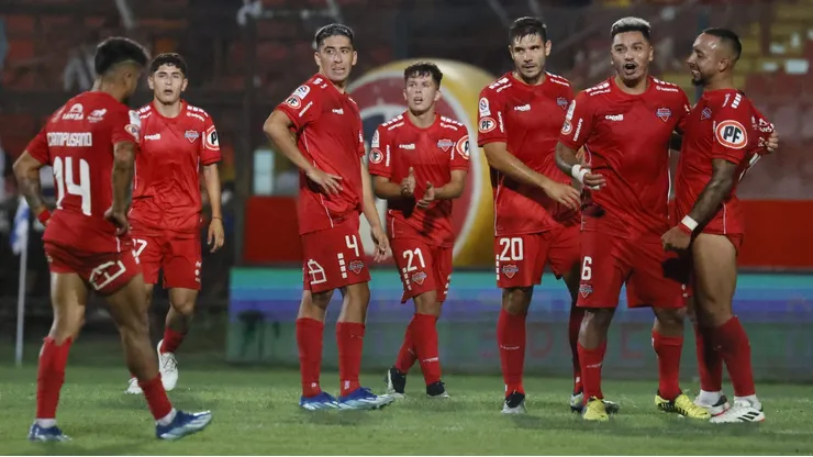 Ñublense tiene cuatro bajas para recibir a Colo Colo, aunque recupera a un bastión.