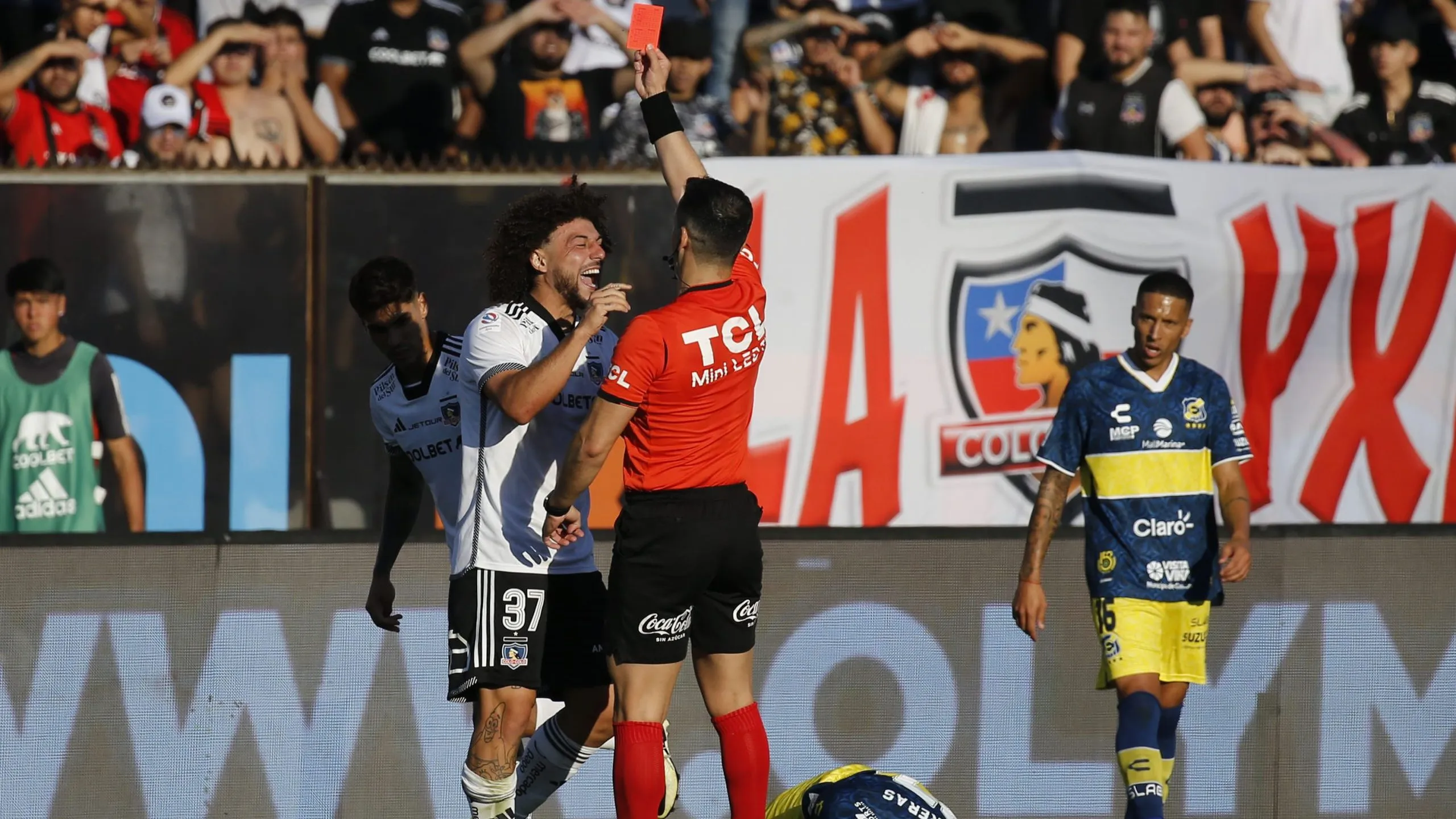 Falcón fue expulsado por Véjar. Foto: Dragomir Yankovic/Photosport