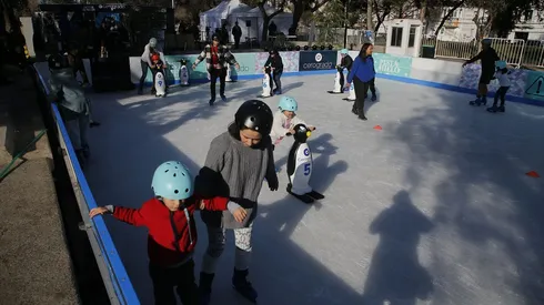 Pista de patinaje sobre hielo en el Parque Bustamante (julio de 2023)