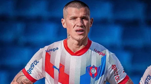 Benítez saltó a la fama por brutal patada contra Maxi Falcón