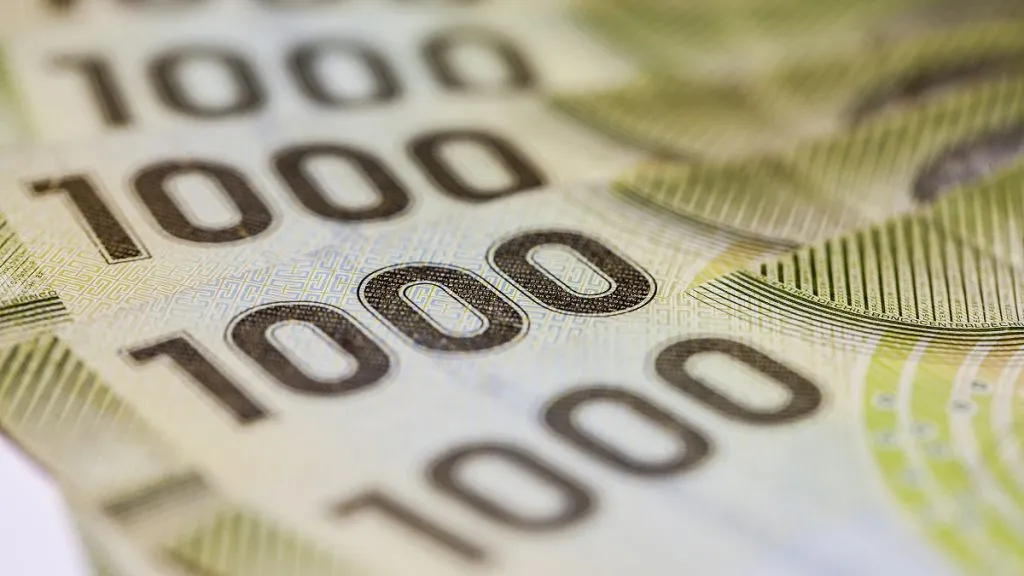 Billetes de $1.000 ordenados en forma de abanico.