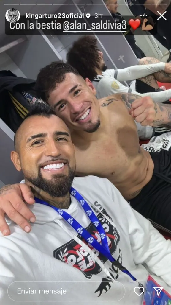 La foto del Rey con Alan Saldivia. (Captura Instagram).