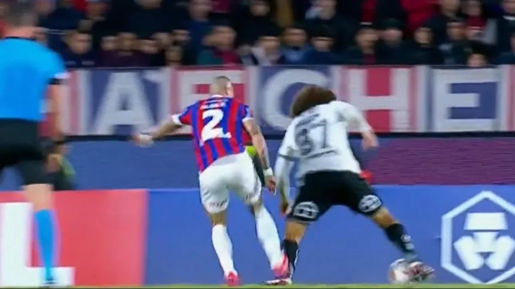 El momento de la patada de Benítez a Falcón.