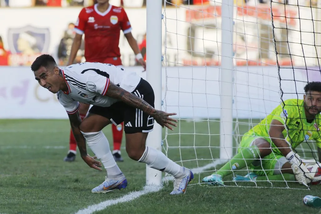 Uno de los cuatro goles de Lezcano en Colo Colo: ante Magallanes en el Monumental. (Marcelo Hernandez/Photosport).