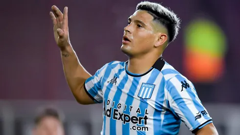 Maxi Salas celebra el gol que le anotó a Sportivo Luqueño.