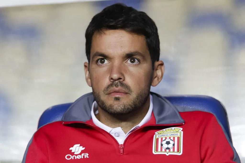 Nicolás Larcamón será DT de Independiente. (Esteban Drake/Photosport).