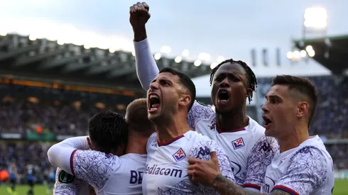 Los jugadores de Fiorentina festejando el tanto de Lucas Beltrán que selló el pase a la final.