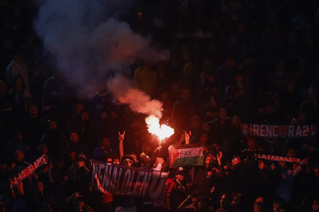 El árbitro Rodrigo Carvajal acusó a la U por una bengala | Photosport