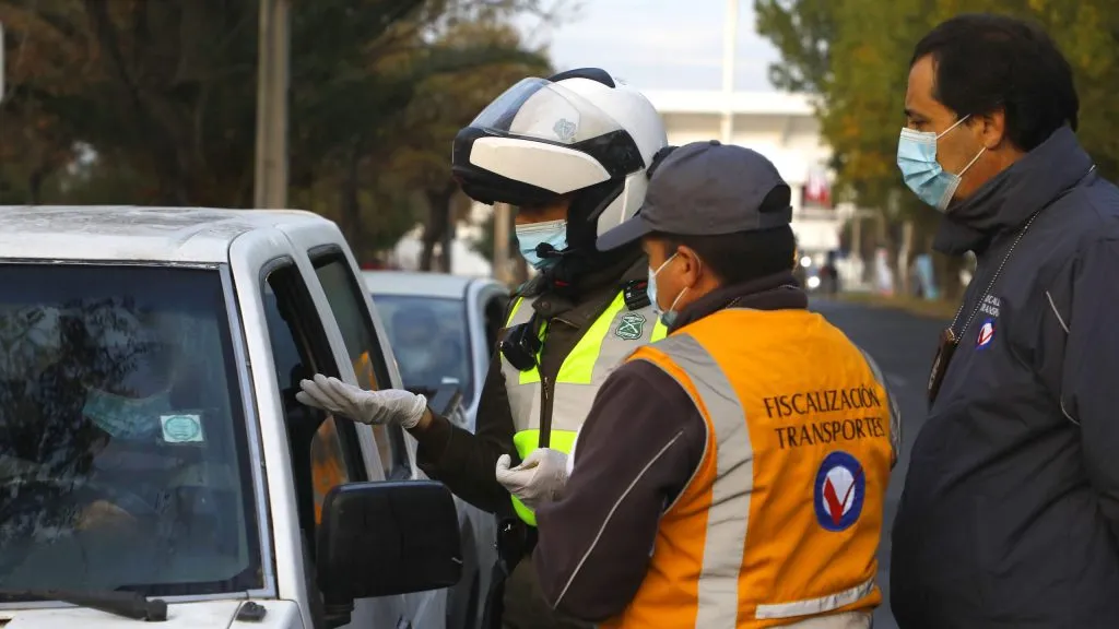 Revisa la restricción vehicular
