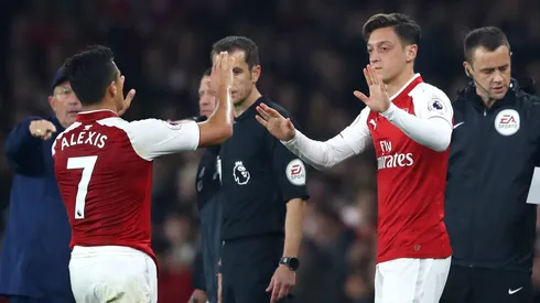 Ozil, que fue compañero de Sánchez, se puso con Palestino