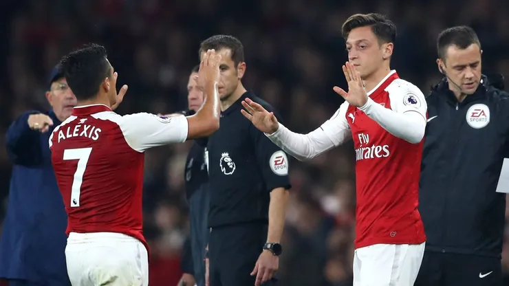 Ozil, que fue compañero de Sánchez, se puso con Palestino